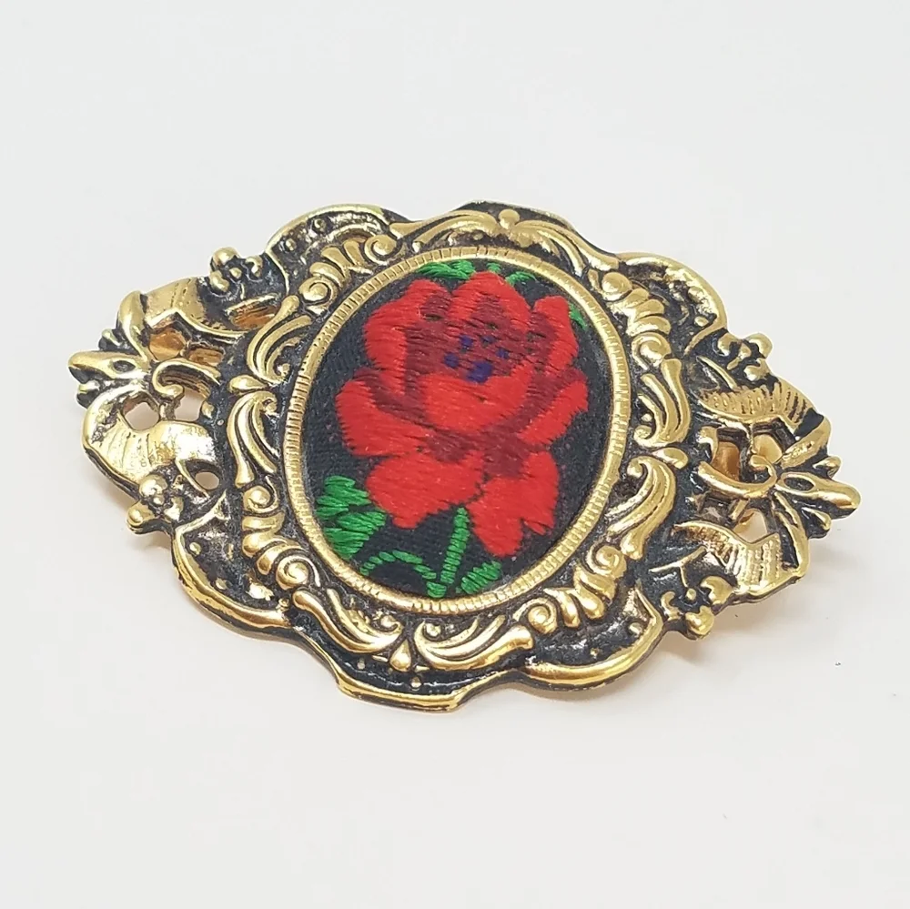 Byblos vtg brooch